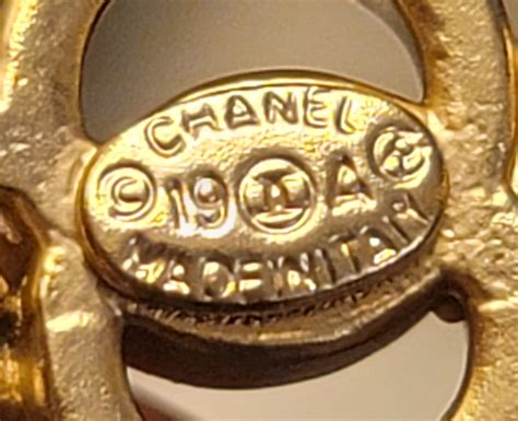 how to tell fake to real chanel jewelry|chanel knockoff jewelry.